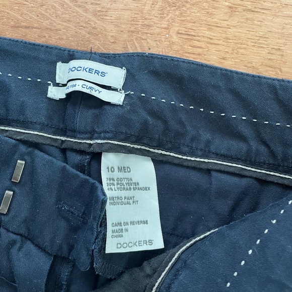 Dockers - Picture 2 of 3